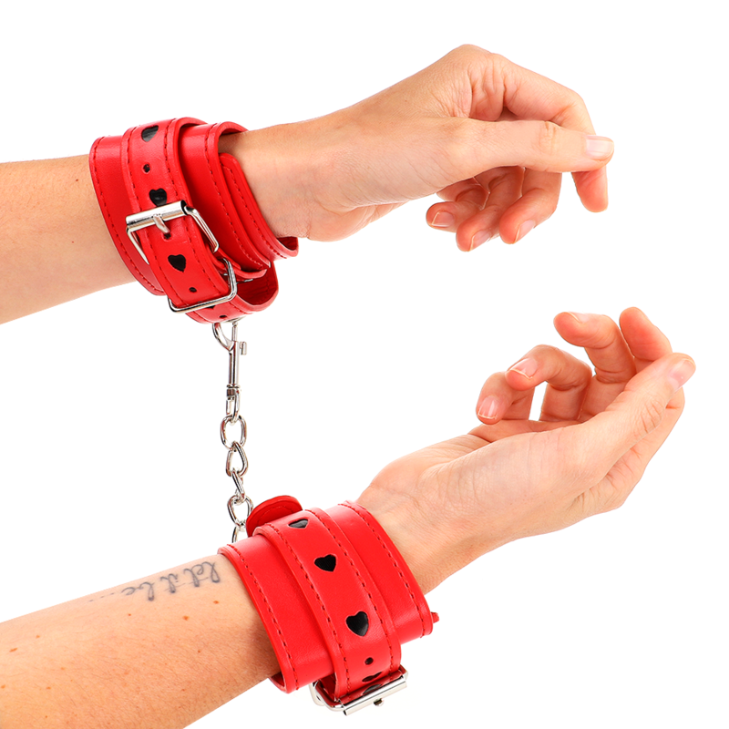 KINK - POIGNET ROUGE AVEC INCRUSTATION COEUR NOIR AJUSTABLE 21-28 CM X 5,5 CM