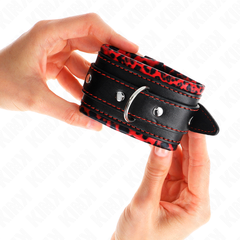 KINK - REPOSE-POIGNET REMBOURRÉ EN FOURRURE ROUGE/NOIR RÉGLABLE 17-29 CM X 6 CM